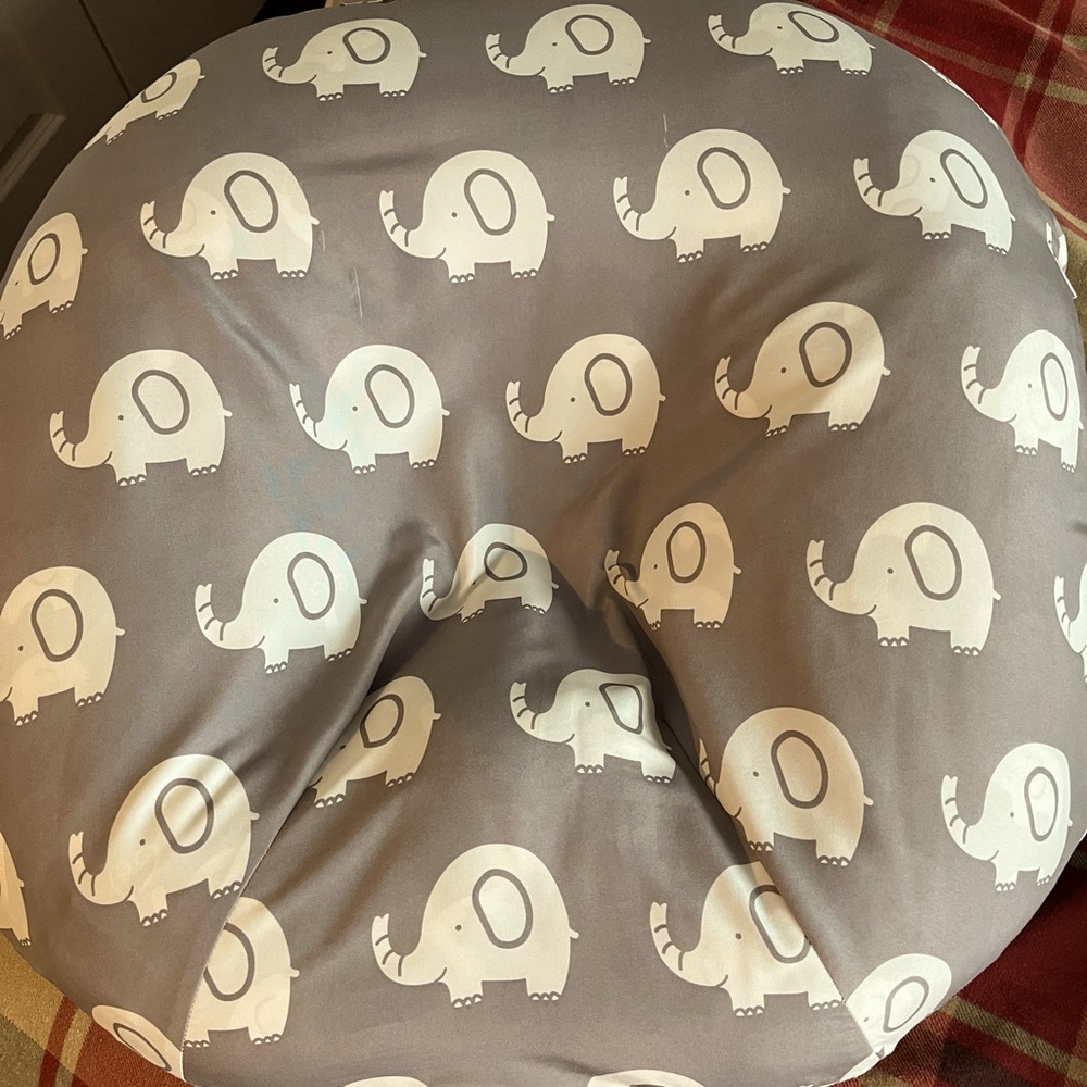 Infant seat Boppy with cover.